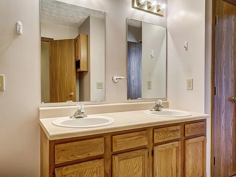 2444 Highlandtown Dr — Photo 33