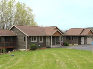 2 Persimmon Dr, Galena, IL 61036