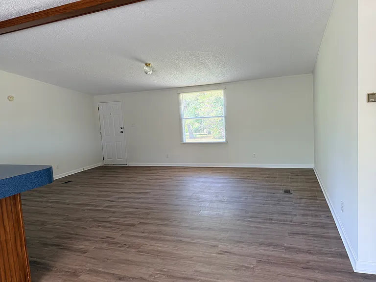410 Thornburg Rd — Photo 10