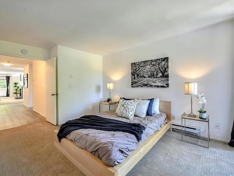 2040 W Middlefield Rd #10 — Photo 18
