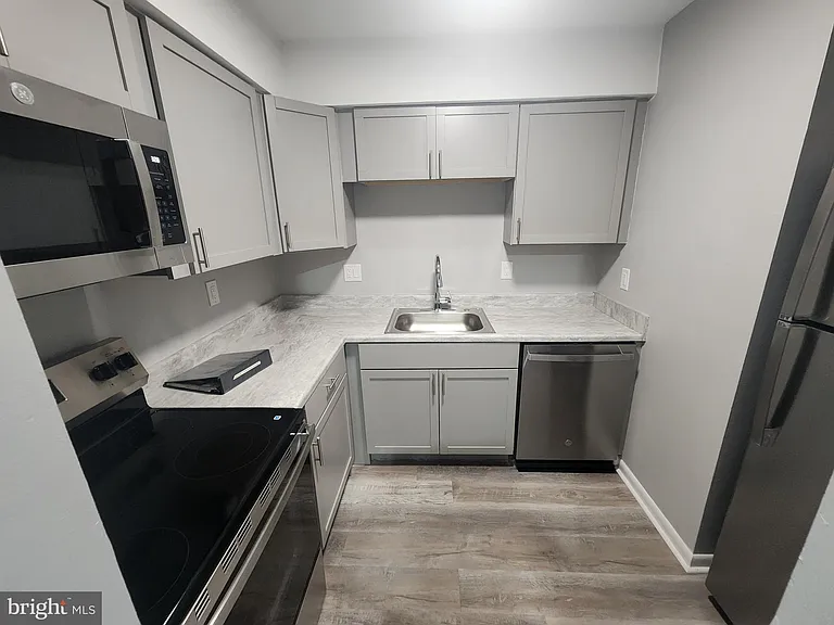 2029 Lucas Ln — Photo 5