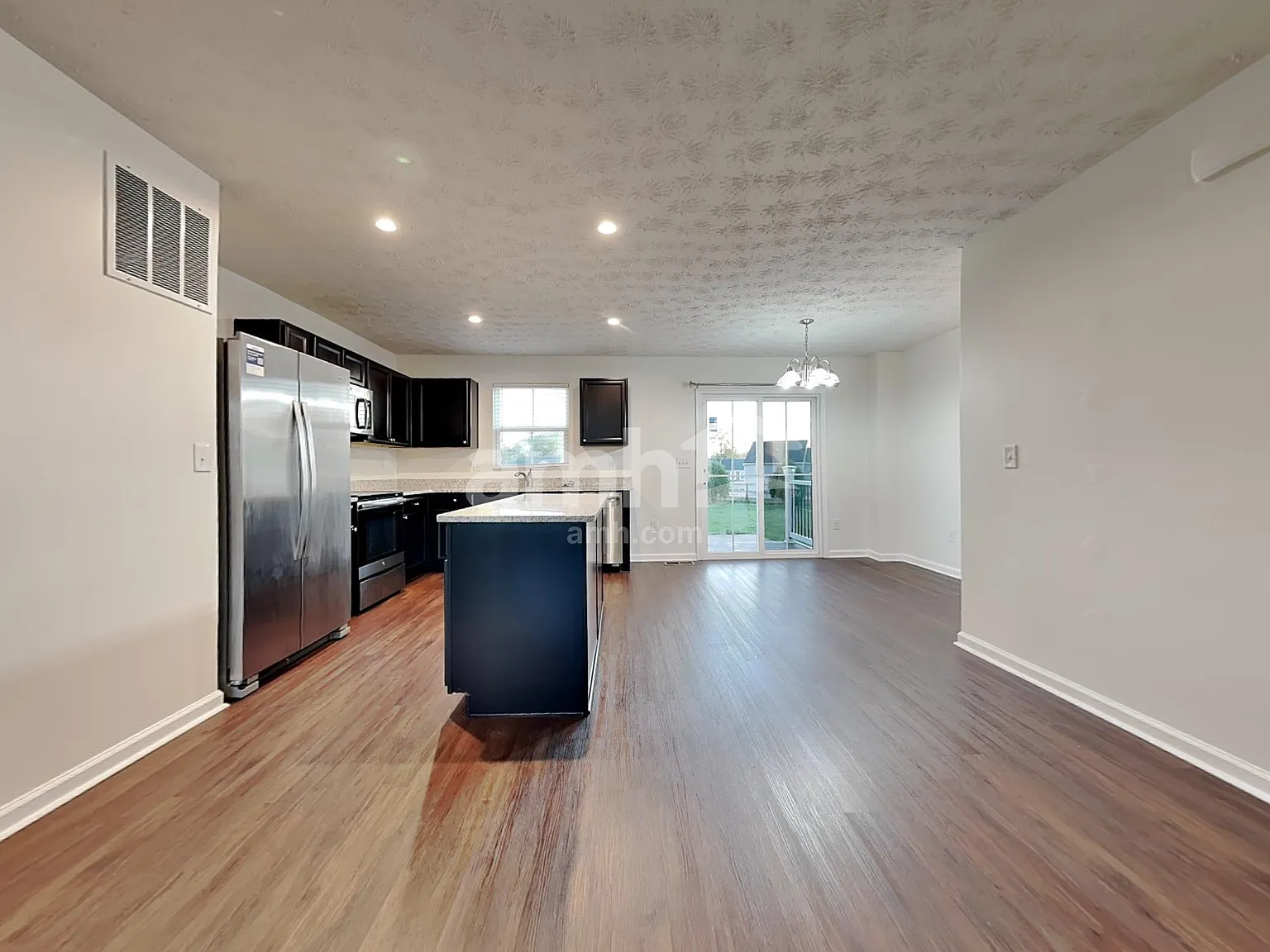 4 bed, 2.5 bath, 1680 sqft, $2,380 — Photo 3
