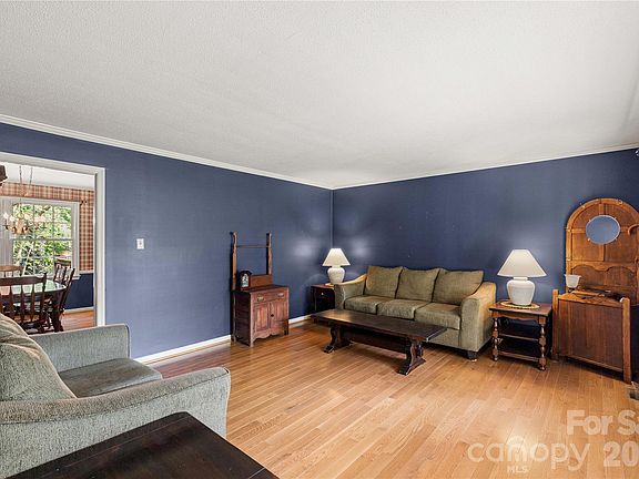 4th image of 1214 Hawthorne Rd