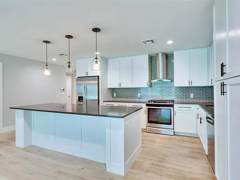 6203 Cary Dr — Photo 5