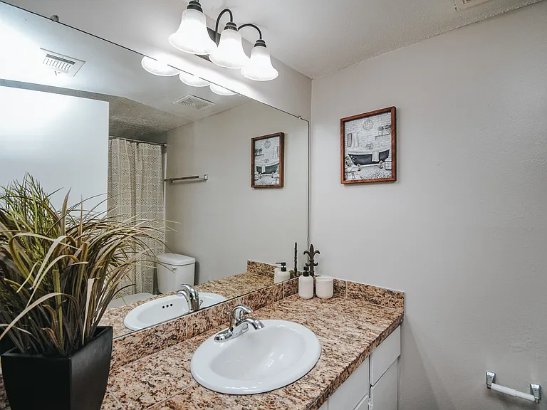 Parkwood Apartments — Photo 7