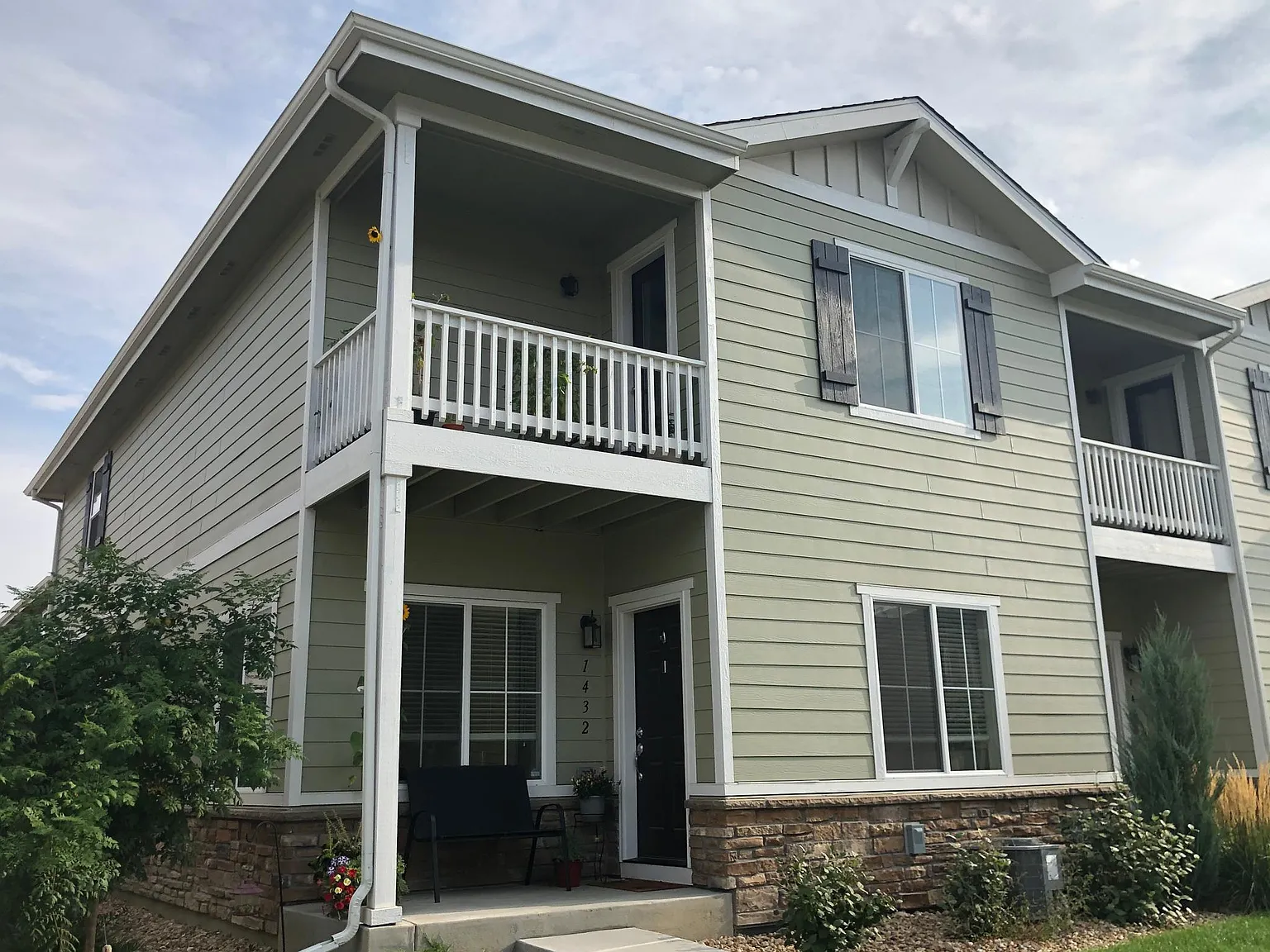 3 bed, 2.5 bath, 1685 sqft, $2,450 — Photo 1