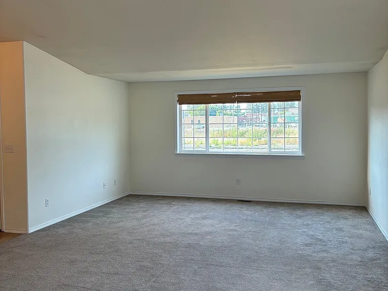 1020 Academy St — Photo 6