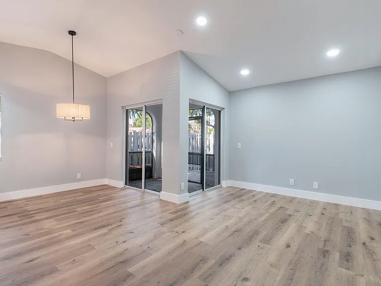 1579 Springside Dr — Photo 2