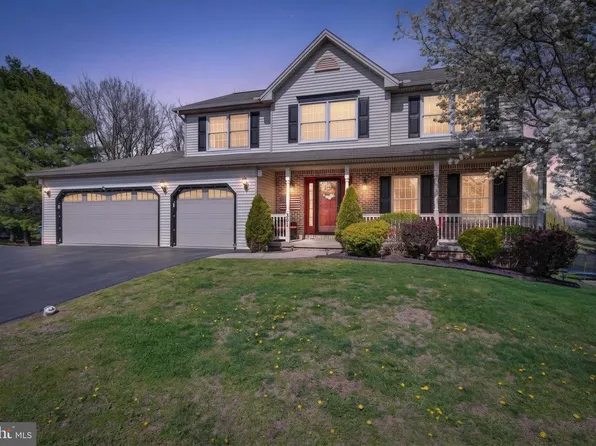 381 Benyou Ln, New Cumberland, PA 17070