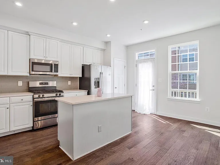 8100 Miner St — Photo 13