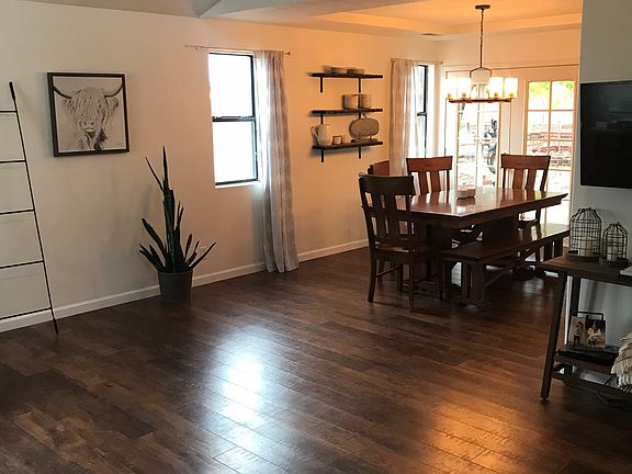 Living area/ dining area