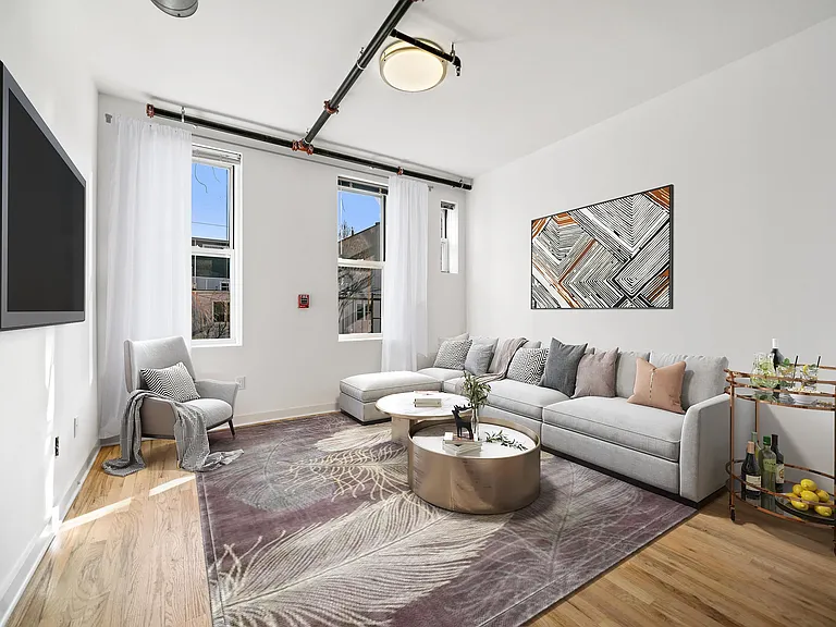 615 Monroe St #7 — Photo 1