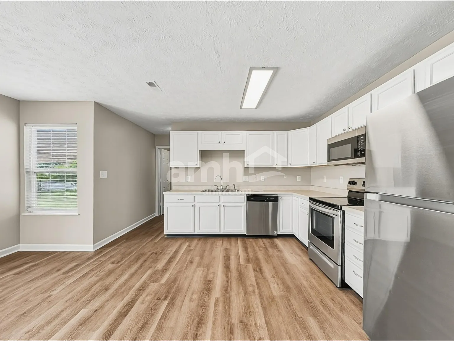 4 bed, 2.5 bath, 2479 sqft, $2,465 — Photo 3