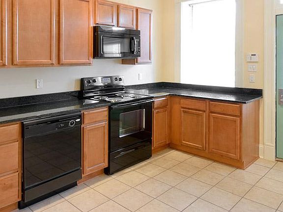 5th image of 4527 Oakland Ave #A