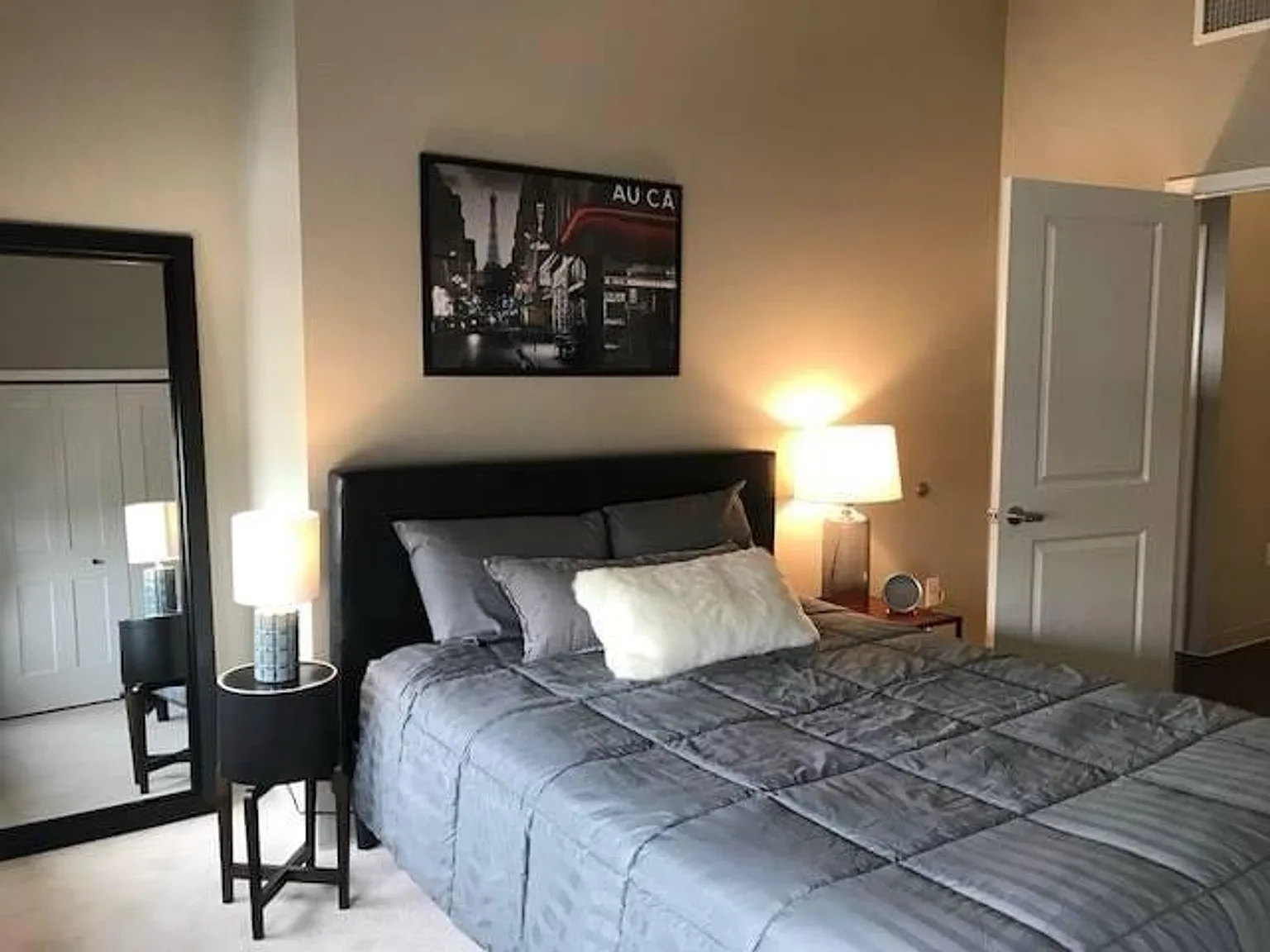 5&15 Apartments — Photo 4