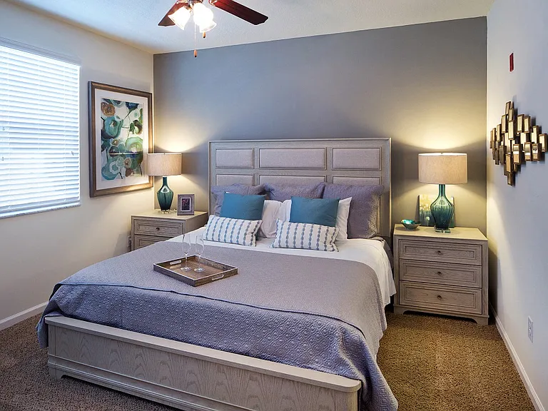 The Oaks at Southlake Commons Luxury Apartments