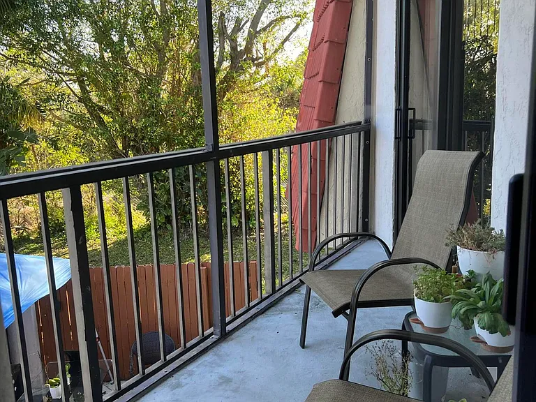 3648 Victoria Dr — Photo 3