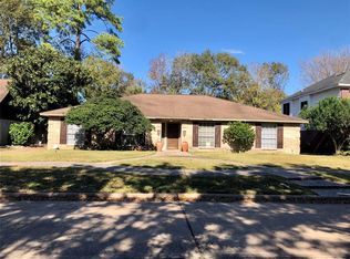 5402 Oak Cove Dr, Houston, TX 77091