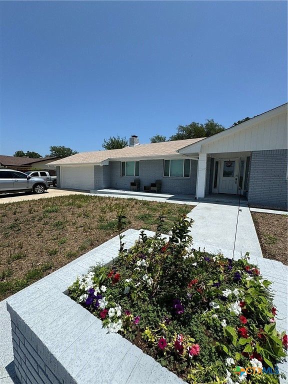 203 S Roy Reynolds Dr