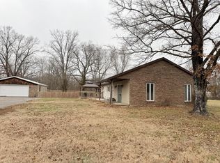 2407 Selmaville Rd, Salem, IL 62881