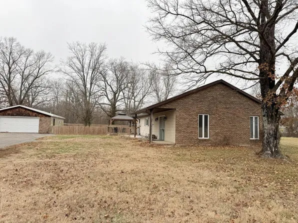 2407 Selmaville Rd, Salem, IL 62881