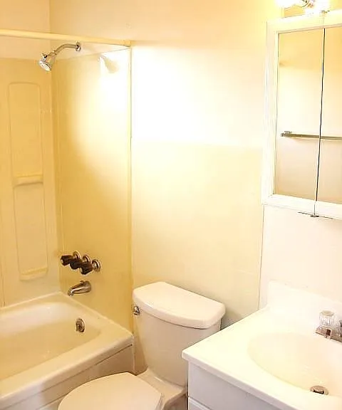 305 1/2 Covert Ln — Photo 6