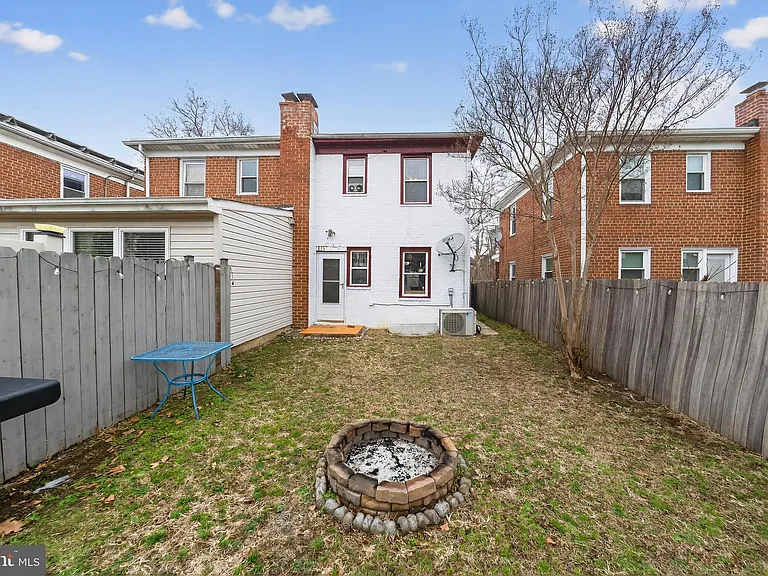 4409 Polk St NE — Photo 18