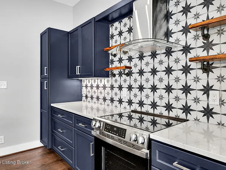 914 Ash St — Photo 12