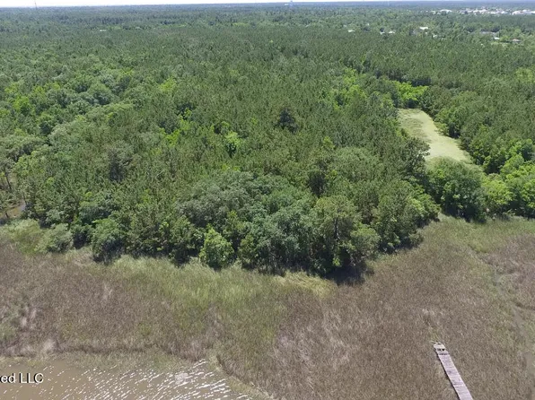 2078 Lazy Ln, Bay Saint Louis, MS 39520