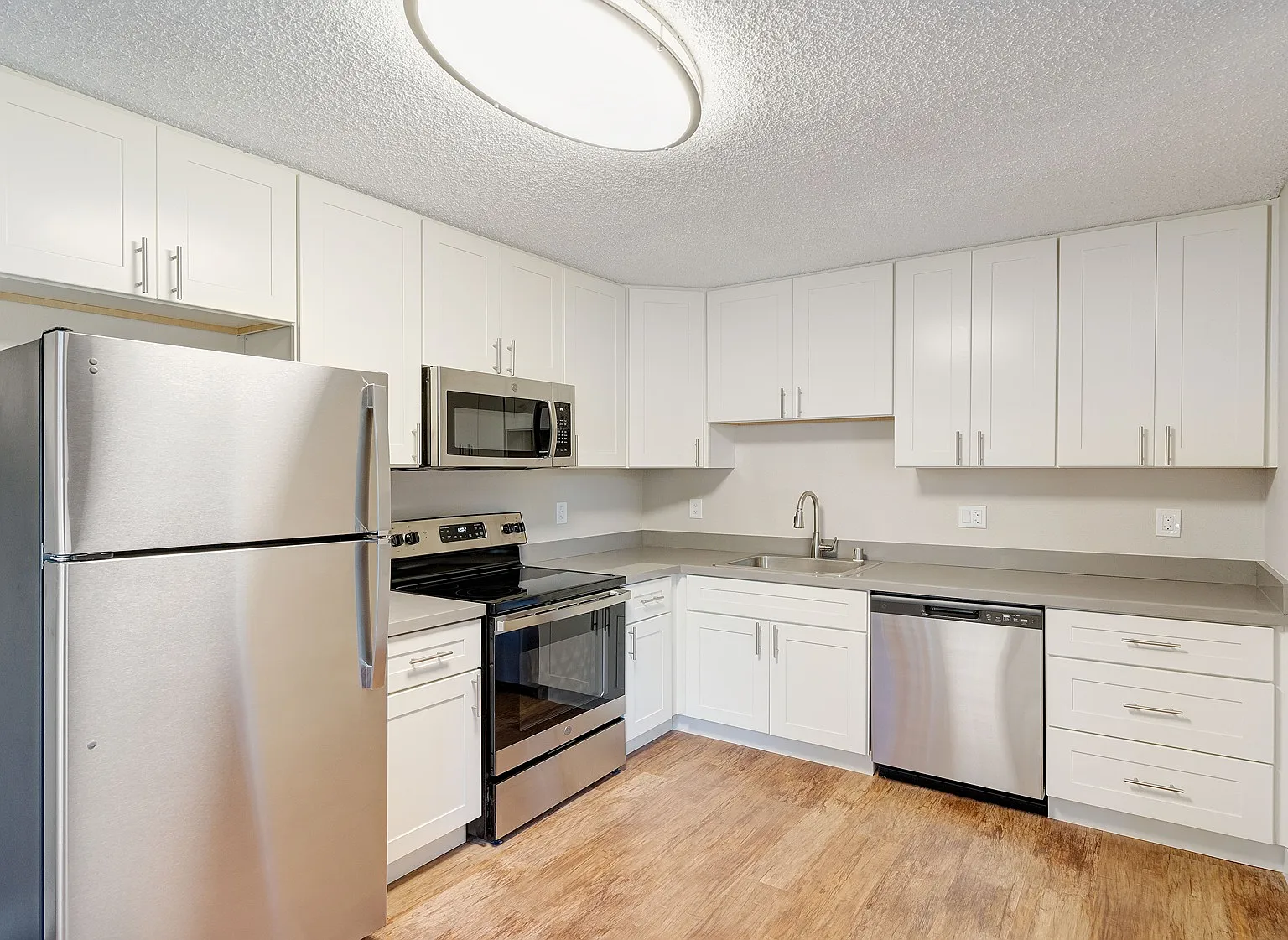 Laurel Crossing Apartment Homes — Photo 2