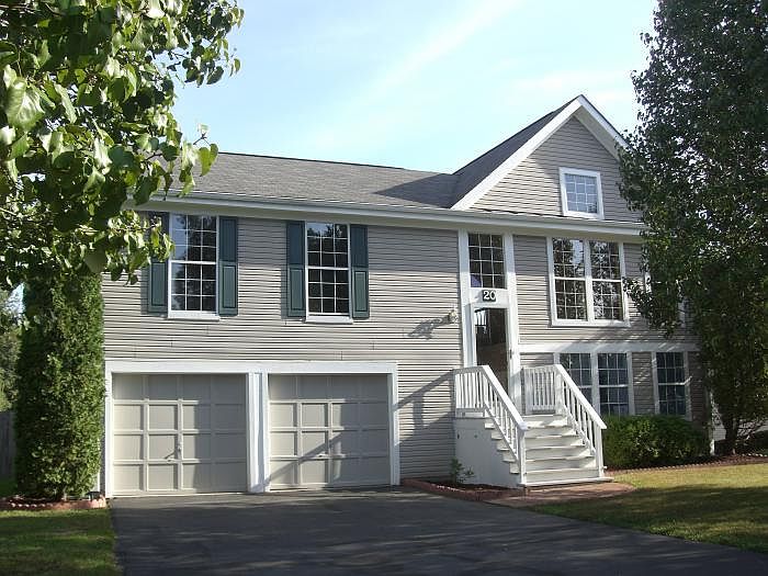 1st image of 20 Woods Edge Ct