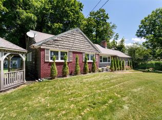 11 Quaker Path, Stony Brook, NY 11790