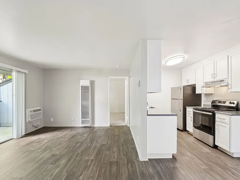 Kentwood Apartments — Photo 14