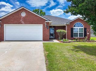 104 Lauren Ln, Thomasville, GA 31792