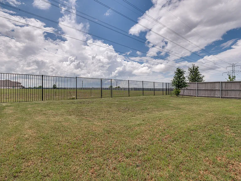 4709 Mayflower Dr — Photo 18