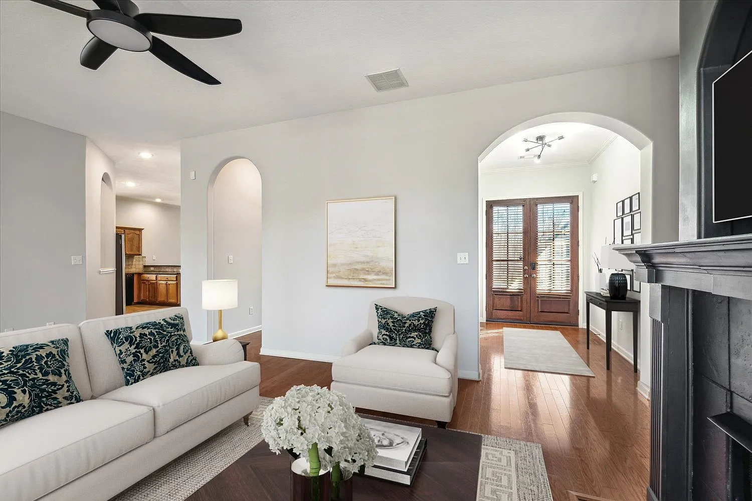 3 bed, 3.0 bath, 2601 sqft, $2,900 — Photo 3