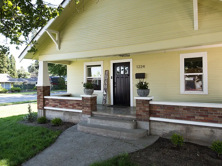 N 5th St — Photo 1