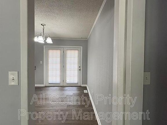 5th image of 513 W Jones Ave