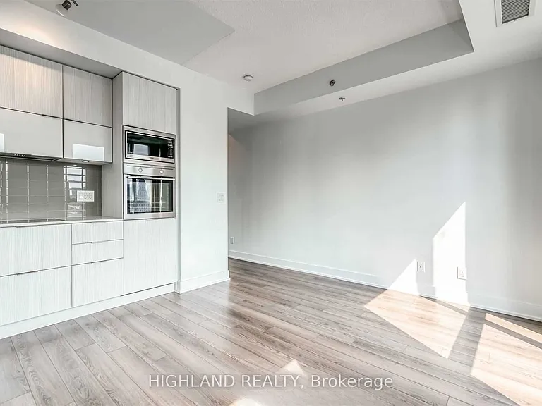 318 Richmond St W #1705 — Photo 8