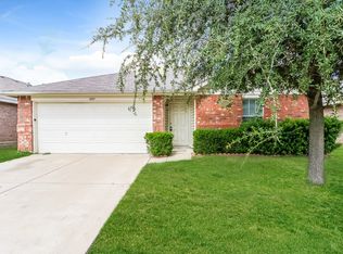 1409 Castle Ridge Rd, Fort Worth, TX 76140