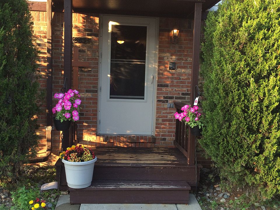 1st image of 36883 Brewster Ln