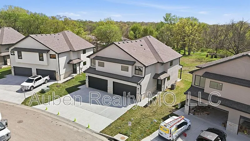 3 bed, 2.5 bath, 1725 sqft, $2,795 — Photo 3