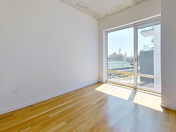5th image of 22-22 Jackson Ave #Penthouse 5