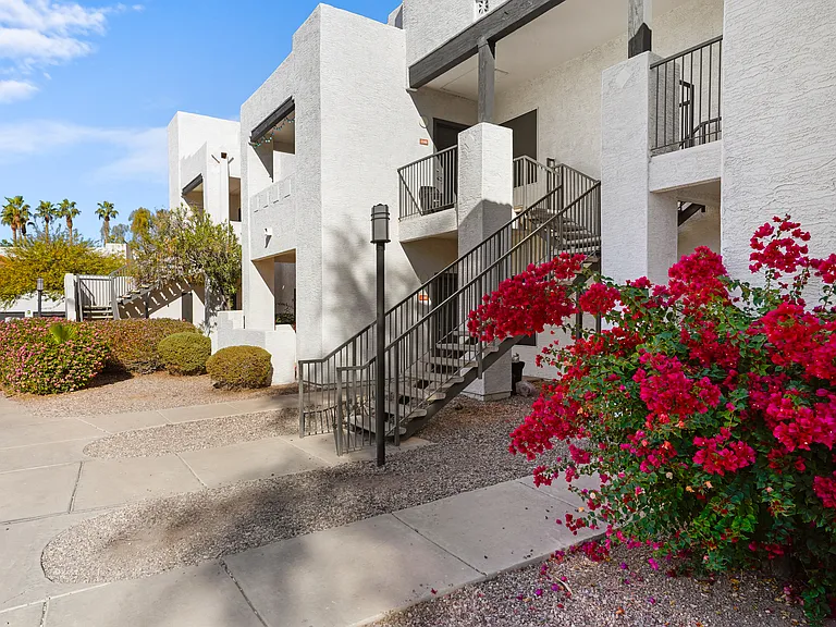 The Residences at Palm Valley Apartments — Photo 34