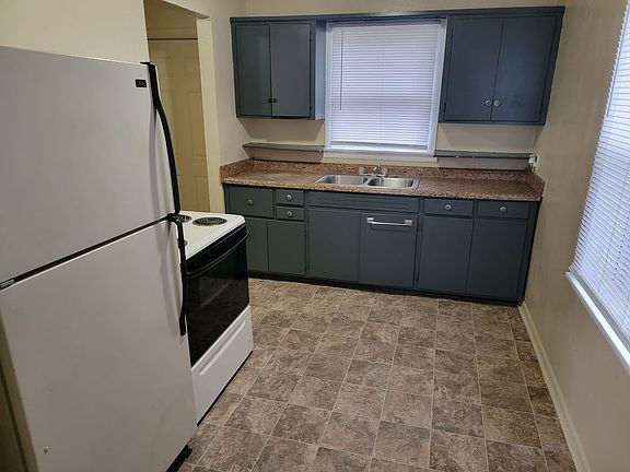 3rd image of 1044 S Warman Ave