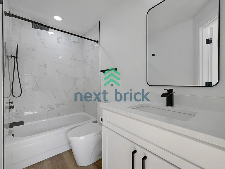 215 S 107th St — Photo 14