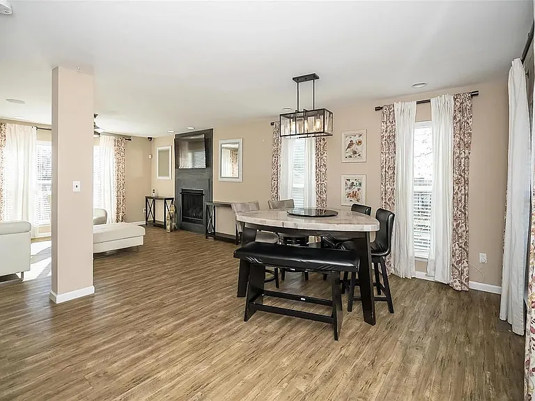 1304 Mason Grove Dr — Photo 7