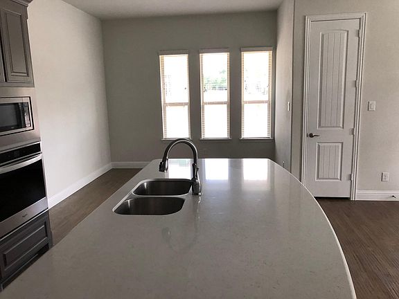4th image of 2428 Belvedere Ln