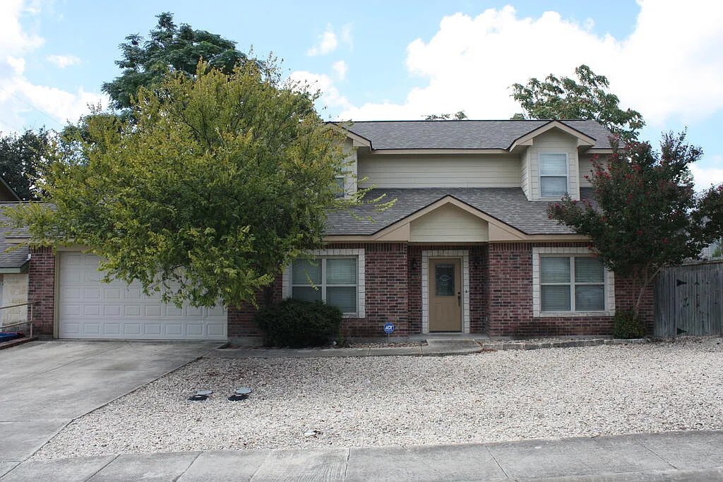 3 bed, 2.5 bath, 1700 sqft, $2,000 — Photo 1