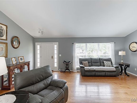 3rd image of 4870 Country Club Dr